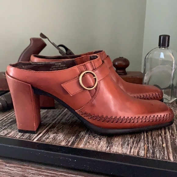 VS Chestnut Leather Block Heel Mules - Picture 4 of 16